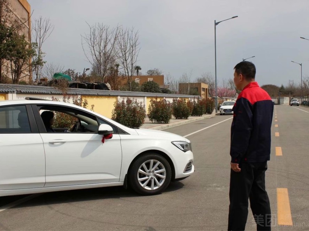 西安无忧行持证汽车陪驾教练