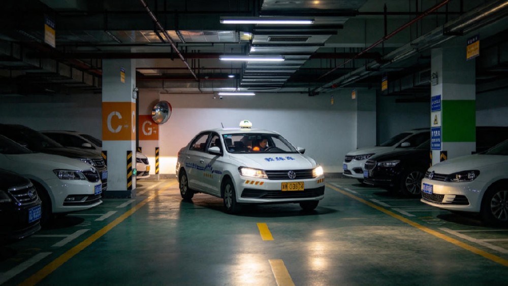 西安窄车位倒车入库，新手停车练车现场